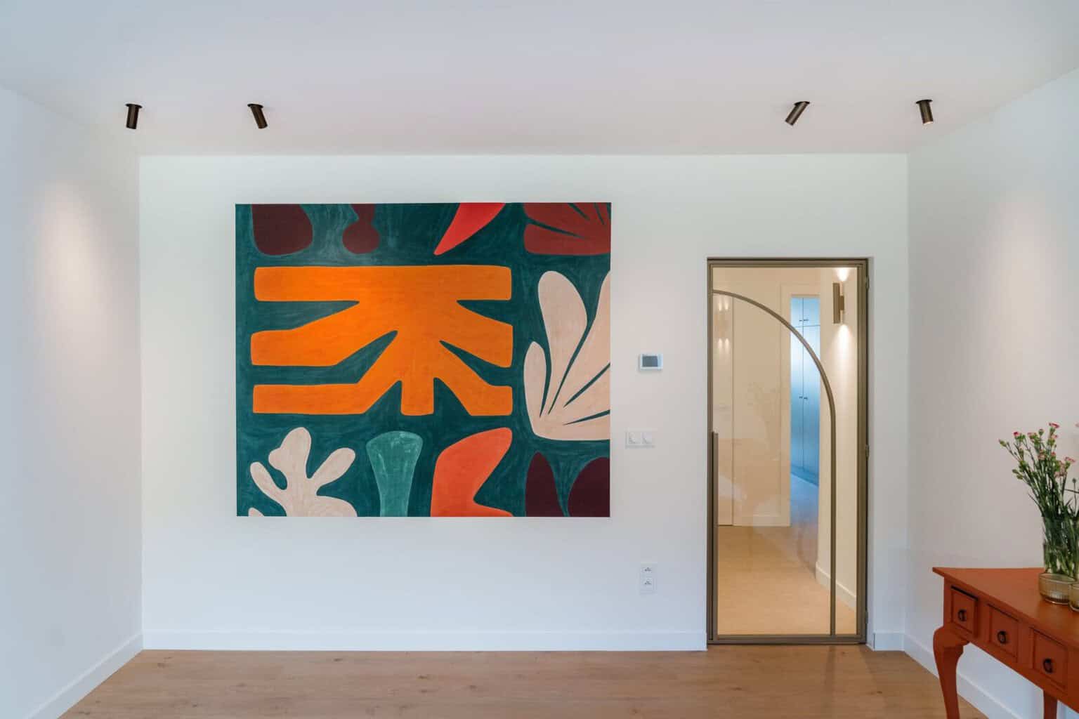 kunstwerk van posterbehang in de living van de familie de wilde in lommel