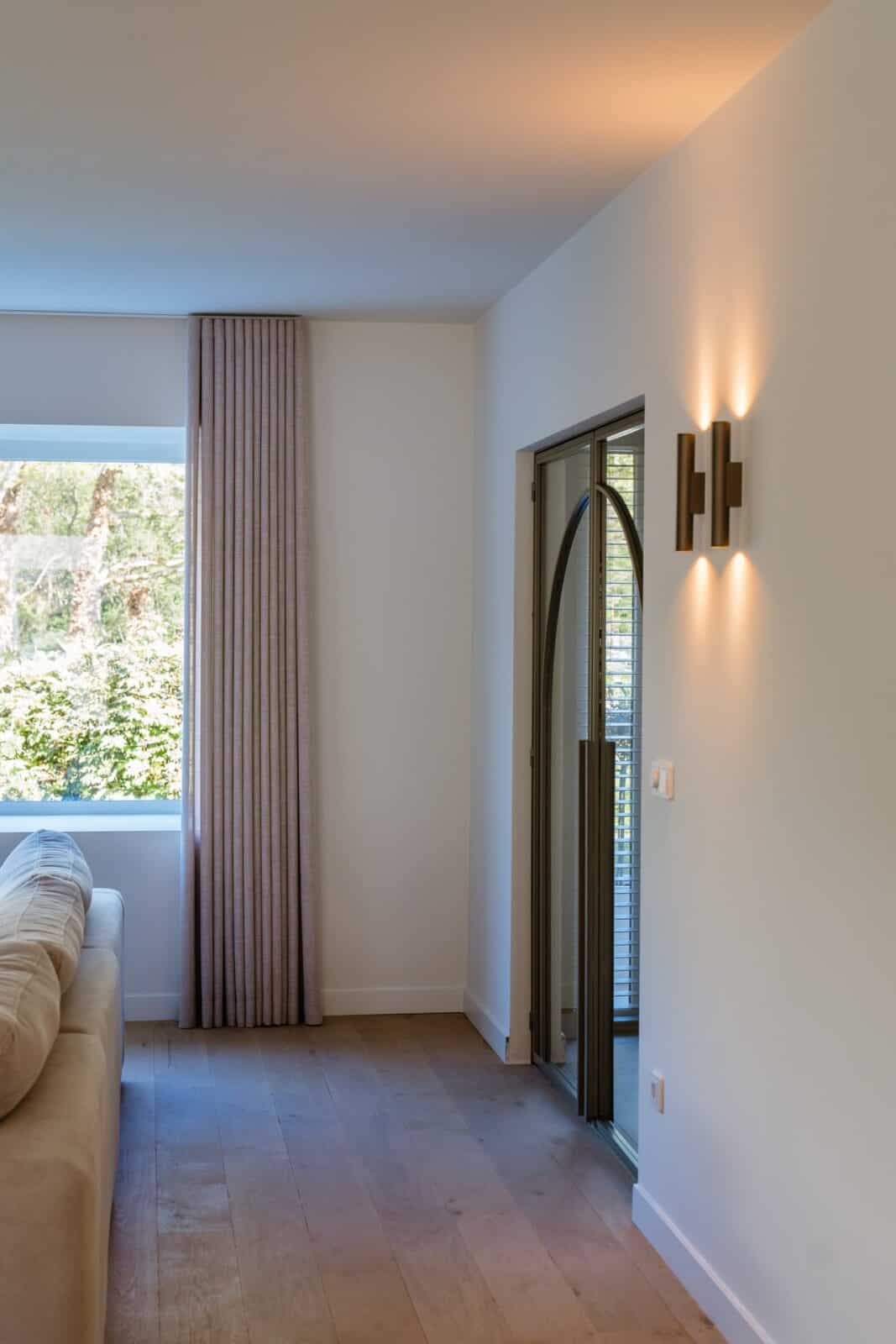 nieuwe gordijnen in het interieur van de familie de wilde in lommel