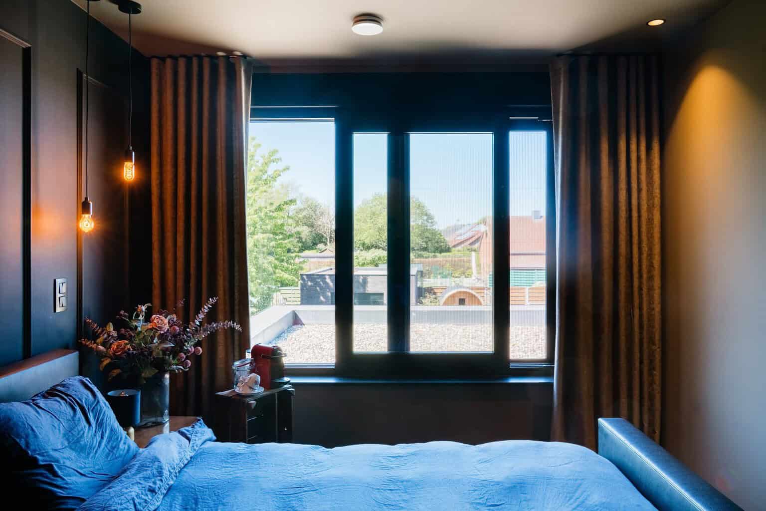 slaapkamer met sierlijsten van aerts interieur